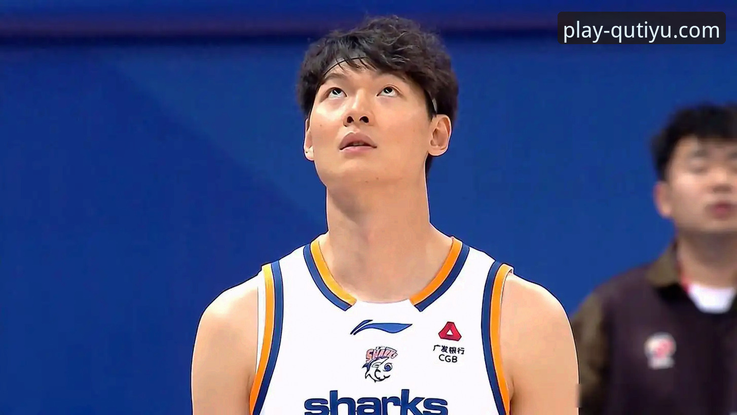 趣体育APP手机版功能详解 上海男篮十二连胜背后的战术密码:一次沉浸式数据复盘体验